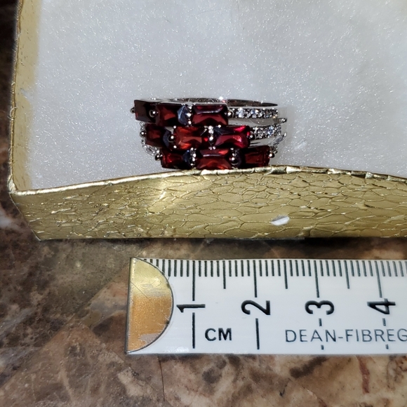 Stirling silver garnet ring - Picture 2 of 4